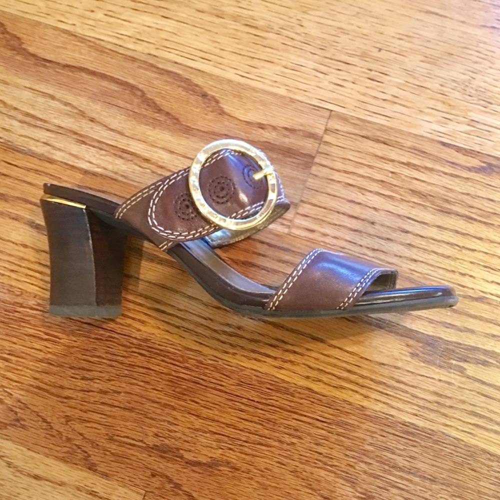 🍁👠Dana Buchman brown leather gold buckle